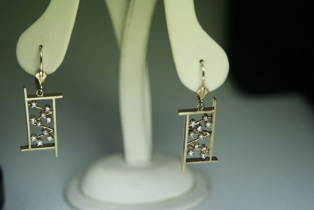 Ladies Yellow Gold Earrings - .18ct total round diamonds